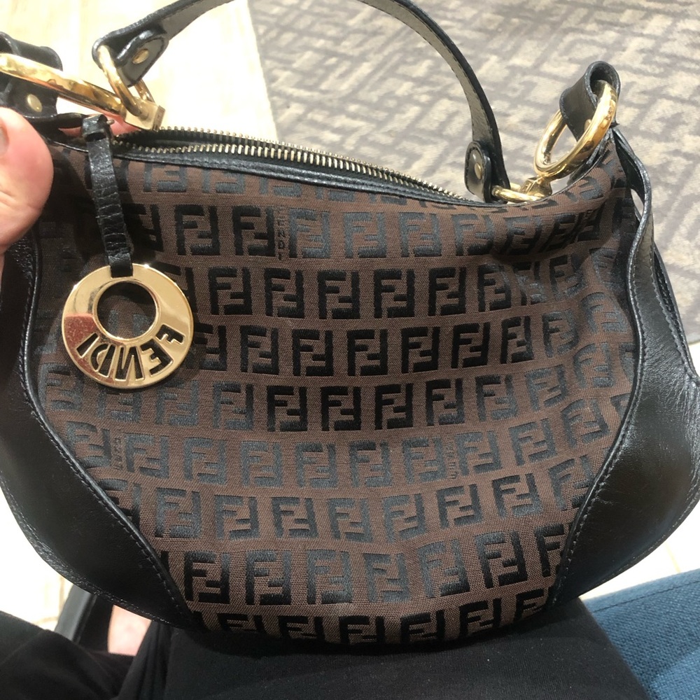 Meet your Posher, Amarilis